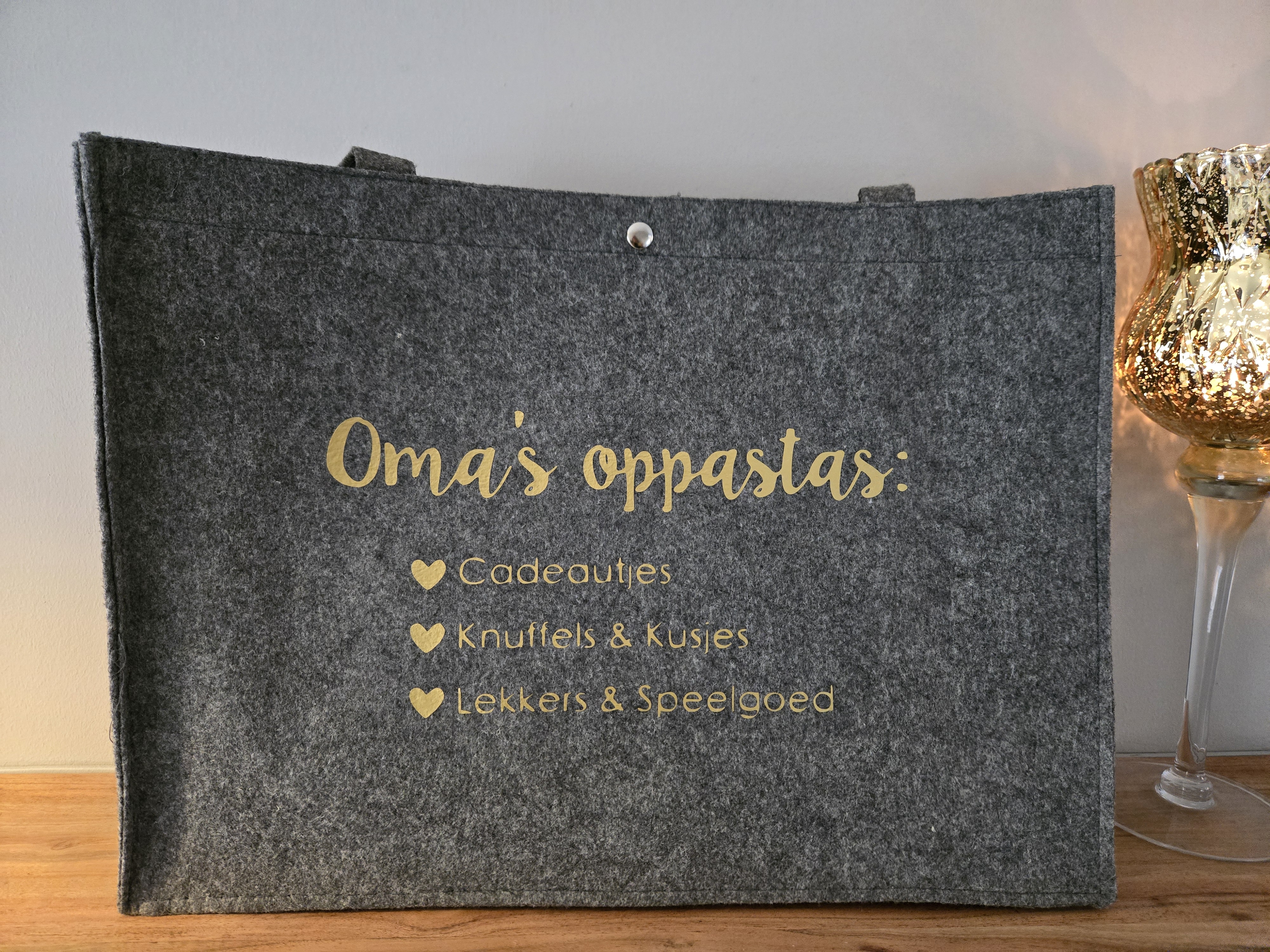 Vilten tas - Oma's Oppastas - Antraciet 